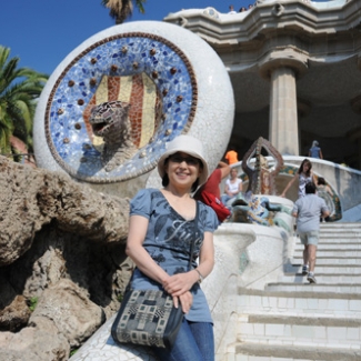 The head of an adorable snake on the flag of Catalonia, at the 2nd fountain
