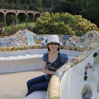 Bench in a waveform pattern surrounding the bazaar An outstanding collaboration of form and function