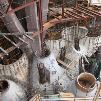 Overlooking the ceiling 12 m off the floor from 60 m above