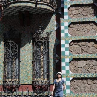 Gaudi construction in Barcelona (1)-1