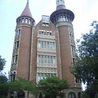 Gaudi construction in Barcelona (2)-2